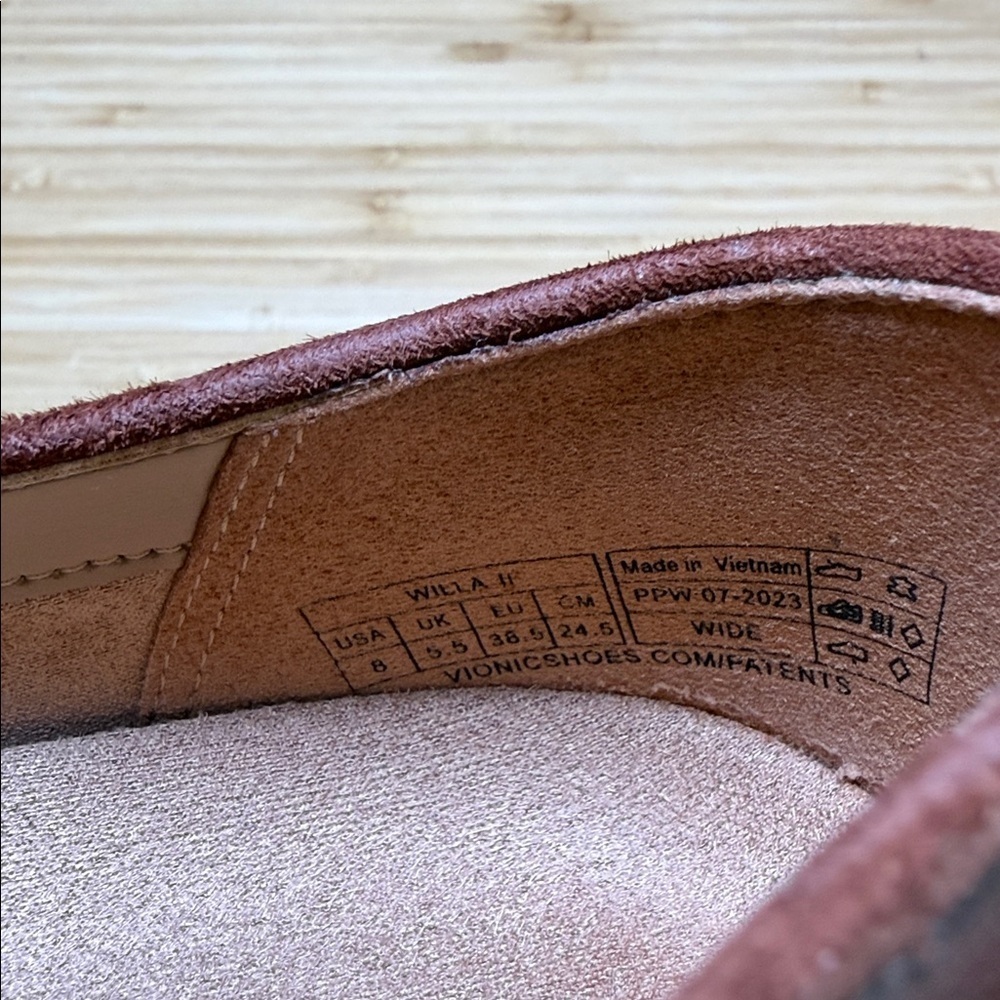 Vionic Willa WIDE Leather Loafers - Picture 9 of 9